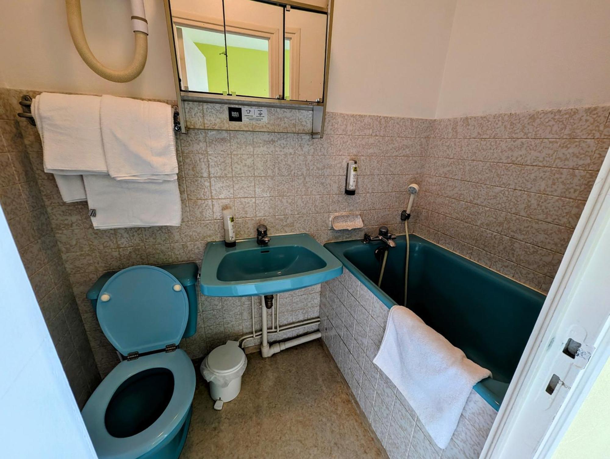 Logis Hotel Le Beau Site Chambon-sur-Lac Luaran gambar