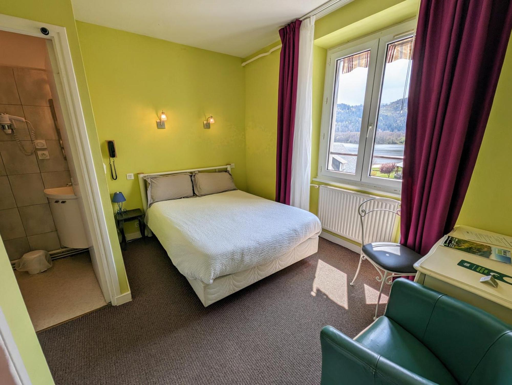 Logis Hotel Le Beau Site Chambon-sur-Lac Luaran gambar