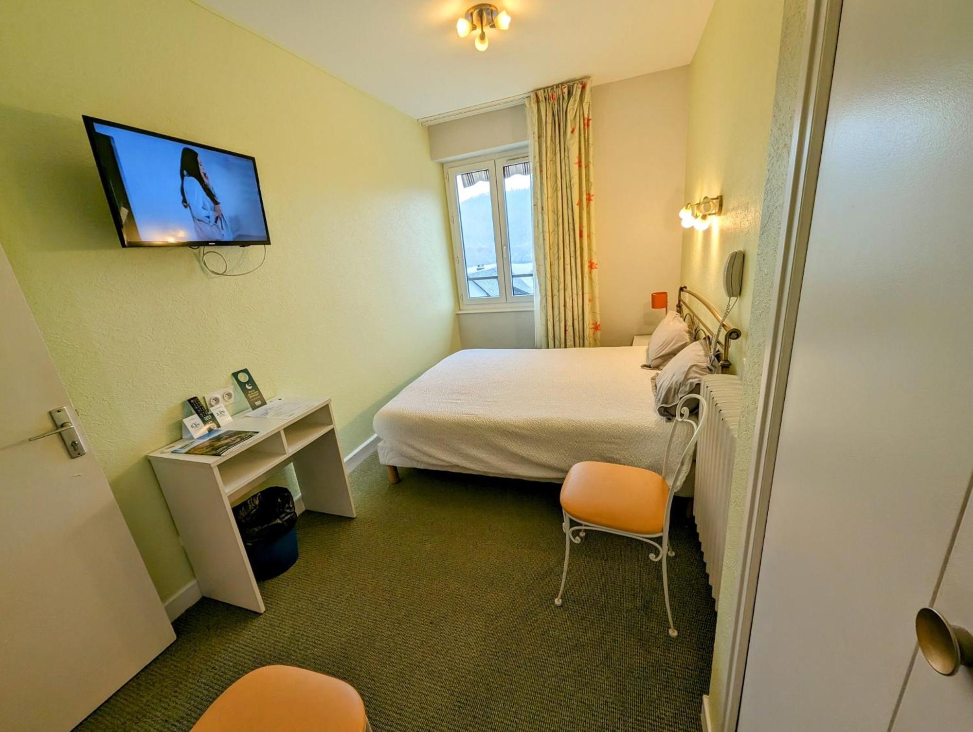 Logis Hotel Le Beau Site Chambon-sur-Lac Luaran gambar