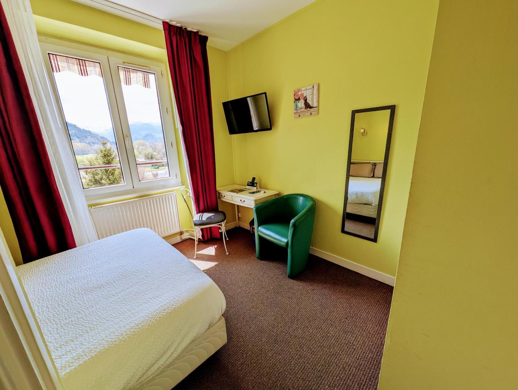 Logis Hotel Le Beau Site Chambon-sur-Lac Luaran gambar