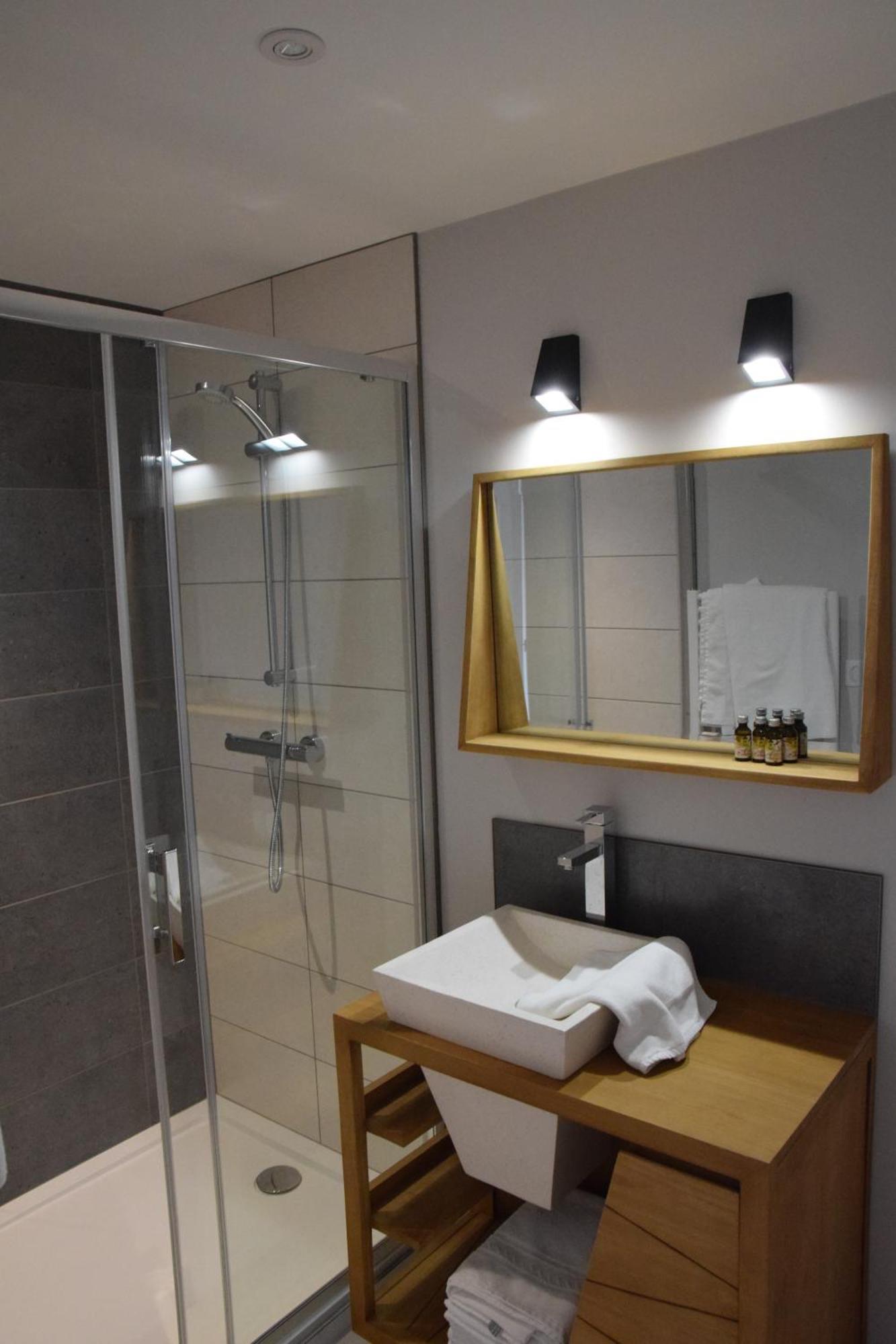Logis Hotel Le Beau Site Chambon-sur-Lac Luaran gambar