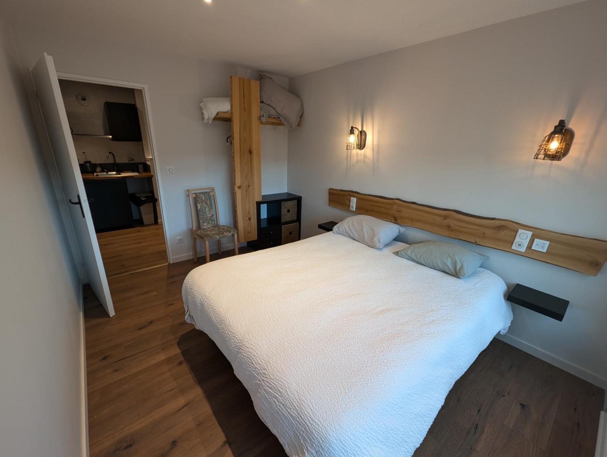 Logis Hotel Le Beau Site Chambon-sur-Lac Luaran gambar