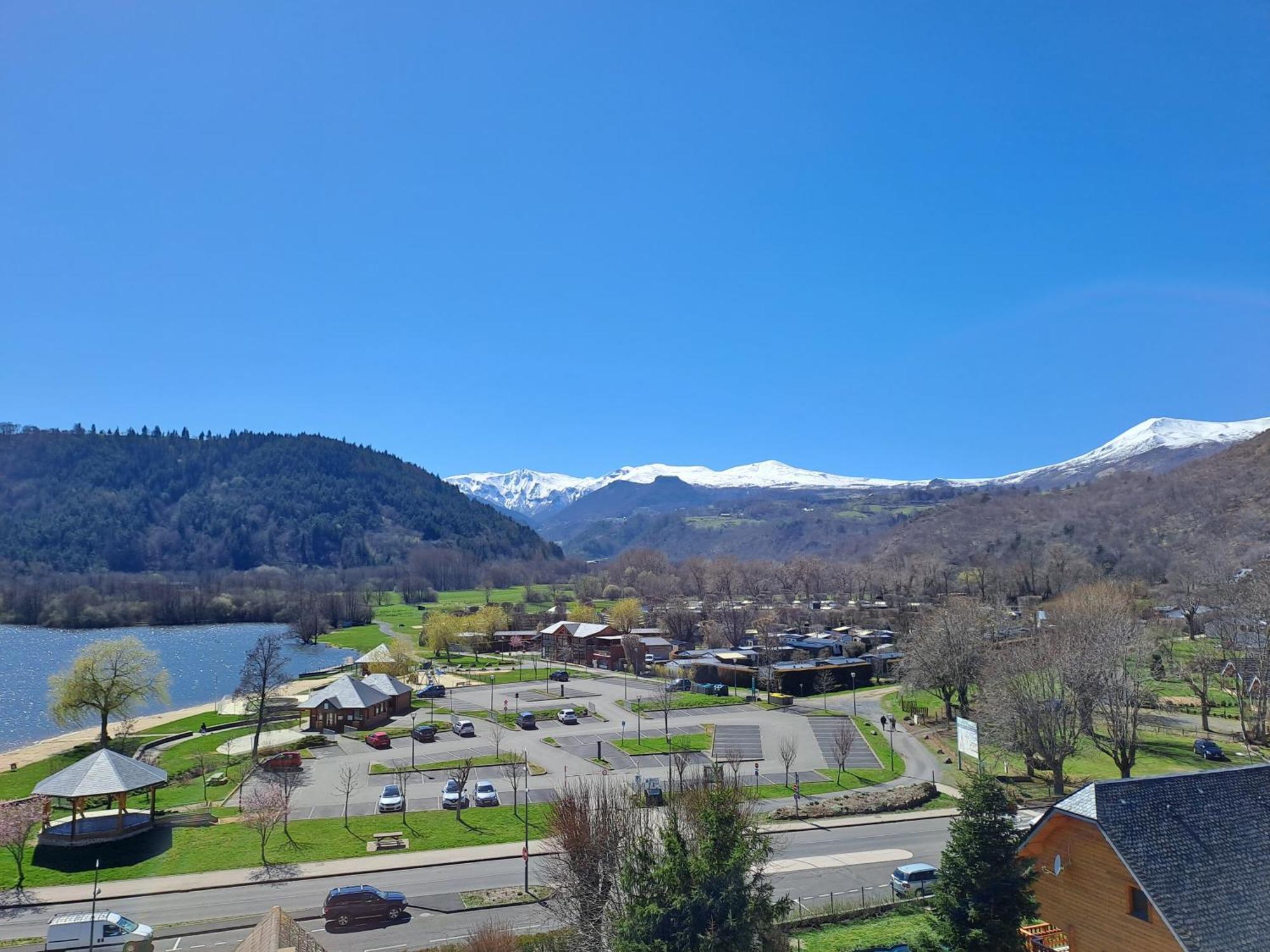 Logis Hotel Le Beau Site Chambon-sur-Lac Luaran gambar