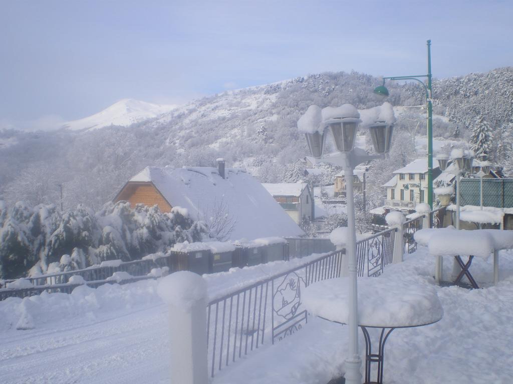 Logis Hotel Le Beau Site Chambon-sur-Lac Luaran gambar