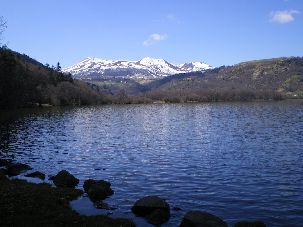 Logis Hotel Le Beau Site Chambon-sur-Lac Luaran gambar